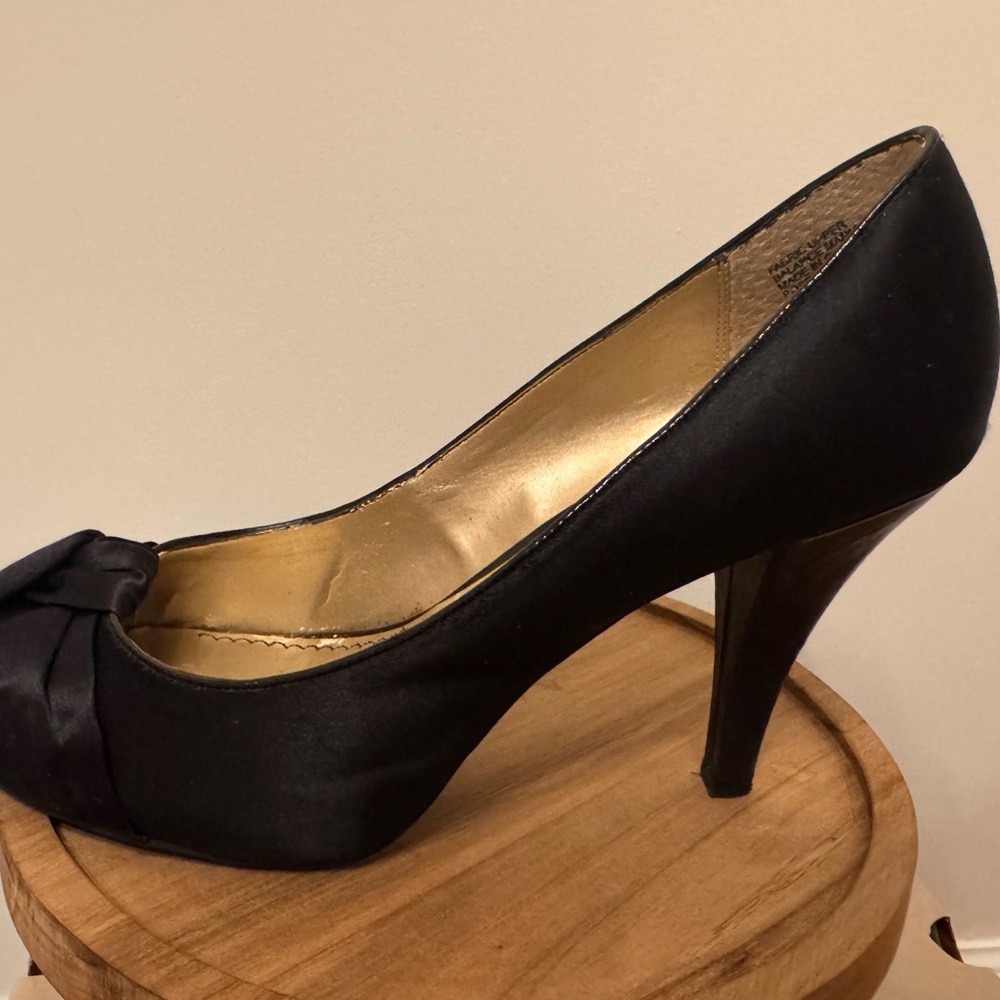 Chic Black Satin Heels